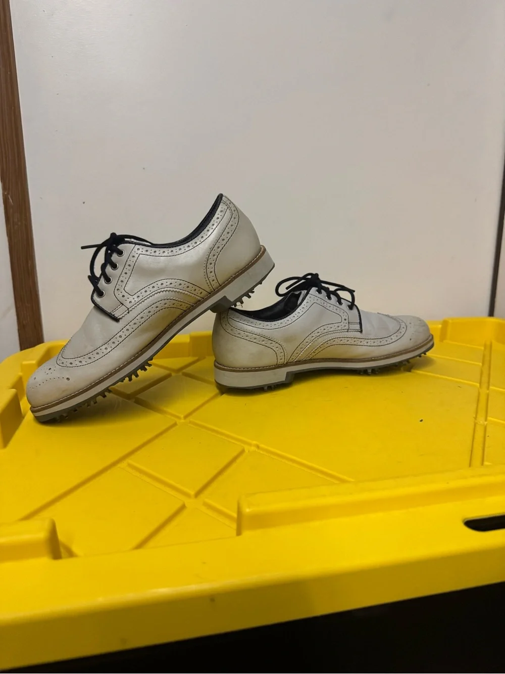 FootJoy Men’s 8.5 White Leather Wingtip Brogue Soft Spike Golf Shoes FJ